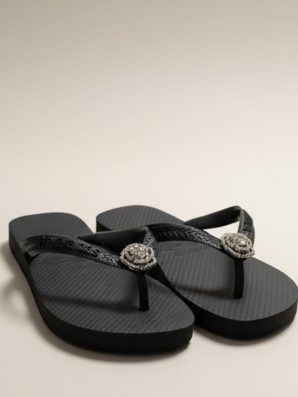 Havaianas Black Embellished Flip‑Flops Rhinestone Flower Sandals